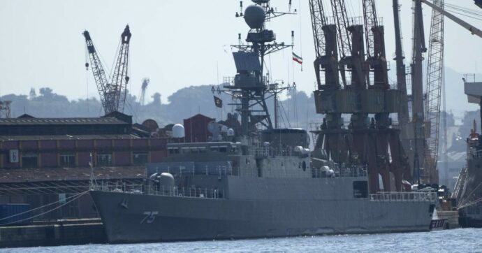 Attacco a una nave da guerra iraniana al largo dello Sri Lanka: almeno cento dispersi