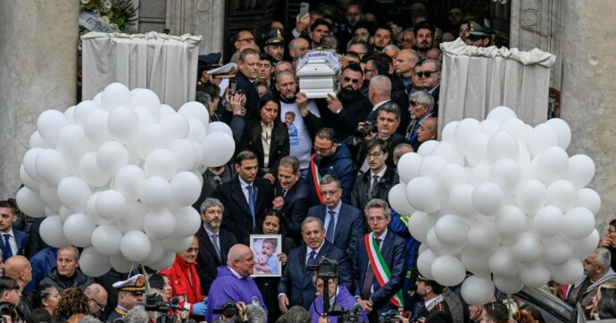 Monaldi, l’addio a Domenico tra folla, applausi e Meloni