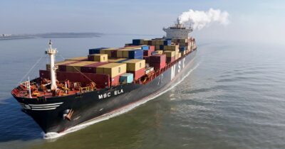 Copertina di Attacco all’Iran, le polizze anti-guerra per attraversare lo stretto di Hormuz rincarate di 12 volte in 3 giorni