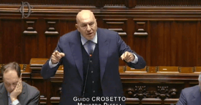 Copertina di Dibattito in Aula, Crosetto: "Intervento Usa? Certo che è al di fuori delle regole del diritto internazionale”. Bagarre in Aula. Conte: "Meloni scappa dal Parlamento"