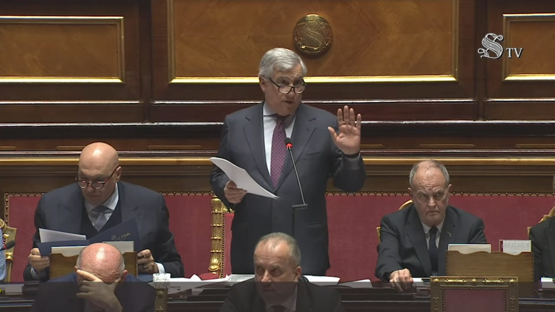 Renzi attacca il governo, la risposta di Tajani: “È nervoso? Facile andare nel Golfo a fare conferenze ben pagate…”