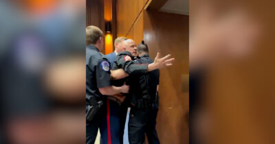 Copertina di “Nessuno vuole combattere per Israele”: la protesta dell’ex marine al Senato Usa. L’uomo trascinato via con la forza