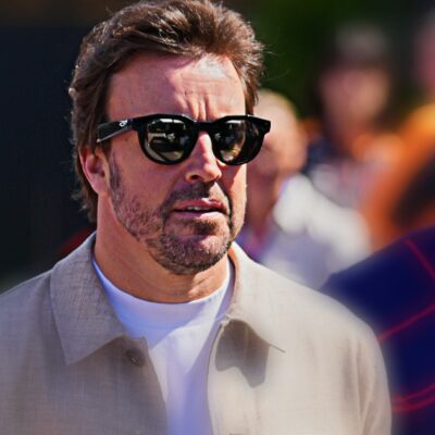 Copertina di La nuova F1 che rallenta in curva cambia il ruolo del pilota. “Siamo diventati inutili”: cosa c’è dietro l’allarme di Alonso