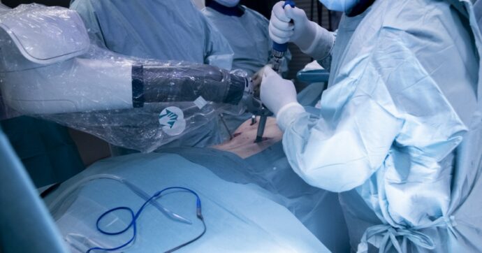 Primo doppio trapianto completamente robotico in Italia: pancreas e rene salvano un paziente da diabete e dialisi