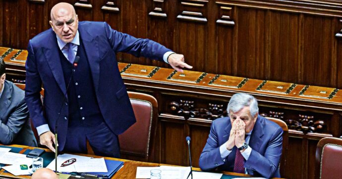 Copertina di Approvata la risoluzione sull’Iran. Crosetto: “Attacco Usa? Certo che è fuori dal diritto internazionale”. Conte: “Meloni scappa dall'Aula”. Schlein: “No all’uso delle basi”