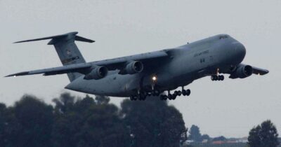 Copertina di I voli militari Usa verso l’Iran ma con scalo: ecco come Trump aggira il No di Sanchez all’utilizzo delle basi