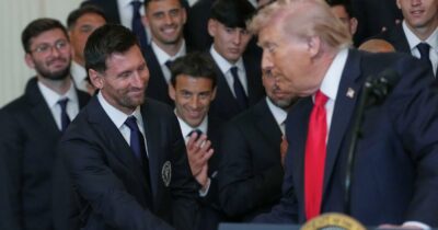 Copertina di Messi ospite da Trump nel mezzo della guerra. Il discorso surreale: “Stiamo demolendo l’Iran, benvenuto alla Casa Bianca”