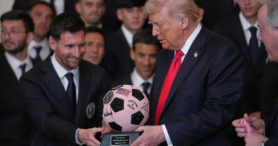 Copertina di “Non lo so, forse sei migliore di Pelé. Lui non era affatto male”: Trump si rivolge così a Messi | Video