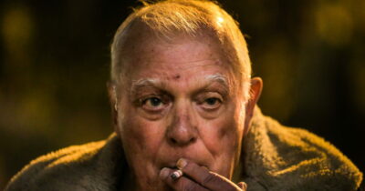 Copertina di “Il Nobel? I premi non migliorano i libri”: cosa ci lascia Lobo Antunes, scrittore-psichiatria che ha rivoluzionato la letteratura portoghese