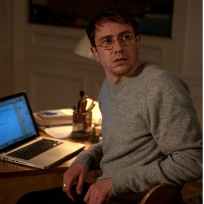 La mattina scrivo, il film di Valérie Donzelli sull’artista precario che finisce nella giungla dei lavoretti