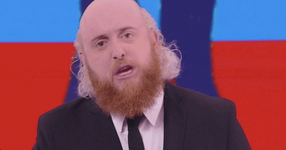 “Tutto è un colpo di culo. Nessuno merita davvero qualcosa. Devi sperare che duri il più a lungo possibile. Colpo di scena: non dura quasi mai…”: l’ironia di Eleazaro Rossi