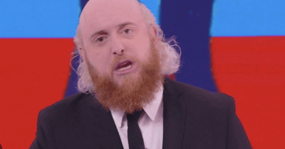 Copertina di “Tutto è un colpo di culo. Nessuno merita davvero qualcosa. Devi sperare che duri il più a lungo possibile. Colpo di scena: non dura quasi mai…”: l’ironia di Eleazaro Rossi