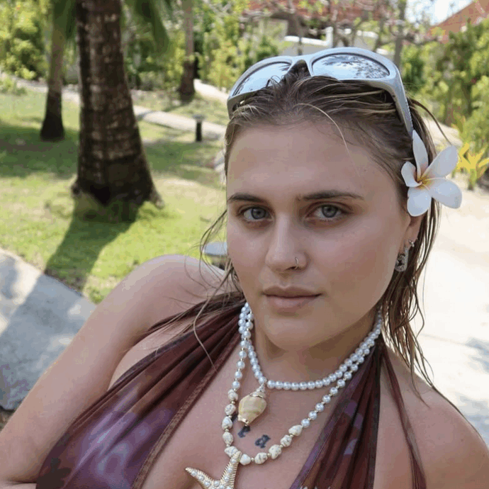 “Sono tornata in Italia da Dubai, aereo a taxi pagati da me. Sono cittadina italiana, e ho il diritto di chiedere aiuto allo Stato. Vergogna a chi ci ha augurato di morire lontane da casa, fate schifo”: così Big Mama