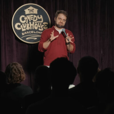 Copertina di Denis Chuzhoy: “Quanti agenti di Putin al mio show!” (e non è una battuta)