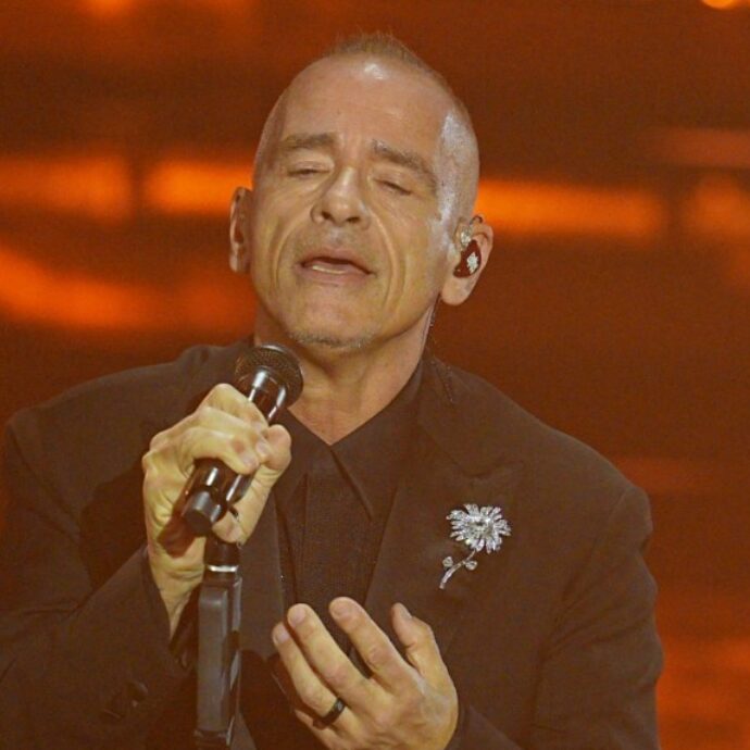 “La canzone di Sal Da Vinci non è male, ma ha un arrangiamento rétro. C’è musica di spessore maggiore”: così Eros Ramazzotti su “Per sempre sì”