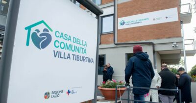 Copertina di Case di comunità  ancora da aprire,  ma già senza personale: tocca ai privati. Servono 36mila persone, ma i concorsi vanno deserti