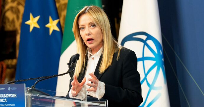 Rincari carburanti e bollette, Meloni promette  un inutile decreto anti-speculazione