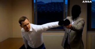 Un video ricostruisce gli ultimi momenti di vita di David Rossi, la commissione d’inchiesta: “Prove che escludono il suicidio”