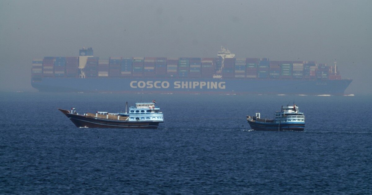 La promessa dell’Iran: “Navi possono passare dallo stretto di Hormuz, colpiremo solo quelle Usa e di Israele”