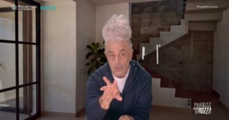 Copertina di Crozza-Schettini e la scuola del futuro: “Cari studenti, buttate gli smartphone. A meno che non seguiate me su YouTube”