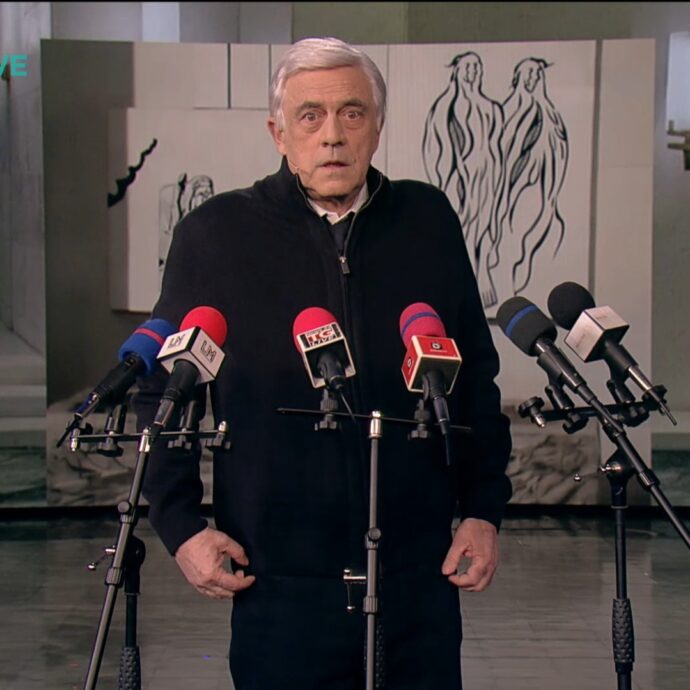 Lo “smarrimento” di Crozza-Tajani è da ridere: “La nostra posizione rispetto alla guerra in Iran? Eh, non lo so…”