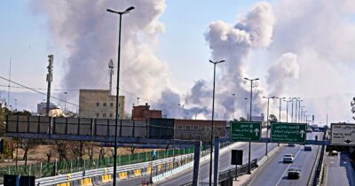 Copertina di Iran, Pezeshkian: “Chiediamo scusa ai paesi vicini”. La replica di Trump: “Non sono più i ‘bulli del Medio Oriente’. Oggi li colpiremo molto duramente”