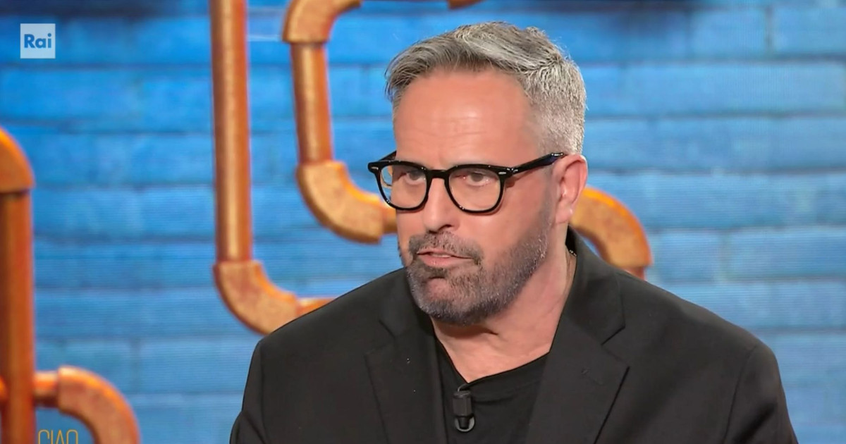 “Pensavo di morire. Mi hanno caricato in macchina e portato in un campo a farmi scavare una buca. Poi ho avuto un’idea”: il racconto choc di Marco Baldini