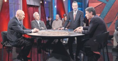 Copertina di Conte, anatema su Meloni: “Pagherà per le sue astuzie”