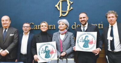 Copertina di Pascale, prezzemolina del Sì nel nome di Berlusconi contro Tajani “l’egoista”