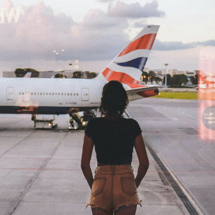 Cieli chiusi sul Medio Oriente: migliaia di voli cancellati e prezzi fino al 900%. Ecco come sapere se il proprio volo sarà cancellato e come chiedere rimborsi