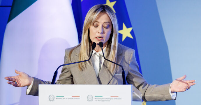 Meloni sull’attacco Usa contro l’Iran: “Non condanno né condivido, non ho gli elementi per prendere una posizione”