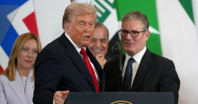 Copertina di Trump attacca di nuovo il Regno Unito per i mancati aiuti nella guerra in Iran. E Londra risponde