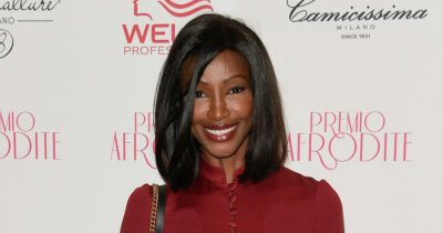 Copertina di “Mi vergognavo di fare la valletta scollata e in minigonna. A Porta a Porta mi rifiutai di rimanere tutta la puntata in costume”: così Youma, la ‘sosia di Naomi Campbell’