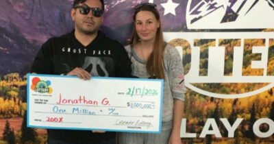 Copertina di “Era una brutta giornata al lavoro, sono uscito a comprare un biglietto della lotteria e ho vinto un milione di dollari”: l’incredibile storia dell’ex senzatetto