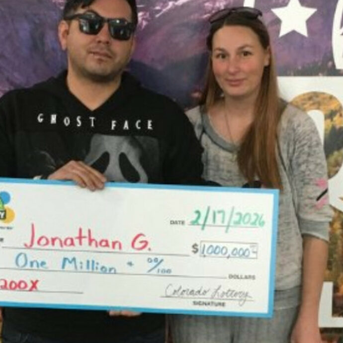 “Era una brutta giornata al lavoro, sono uscito a comprare un biglietto della lotteria e ho vinto un milione di dollari”: l’incredibile storia dell’ex senzatetto