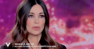 Copertina di “Io e Giovanni ci siamo separati. Sono stata tradita dalle amiche, mi hanno pugnalata alle spalle”: lo sfogo di Manuela Arcuri