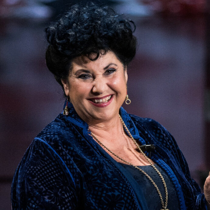 “Volevano portarmi ‘in regalo’ a un produttore, credevano avrei fatto di tutto. Ma io giravo con una borsetta piena di sassi e la tirai nel posto giusto”: il racconto di Marisa Laurito