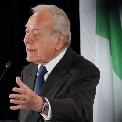 Copertina di Fiumicino, Letta e Gualtieri pro Benetton:  sì alla quarta pista