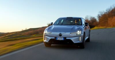 Copertina di Volvo ES90, la prova de Il Fatto.it – Il silenzio del lusso a elettroni – FOTO