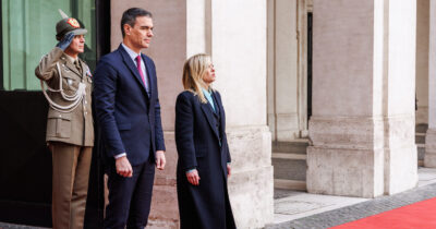 Copertina di La nostra destra sovranista si trova a ricevere lezioni di autonomia da un socialista: mandatela a casa!