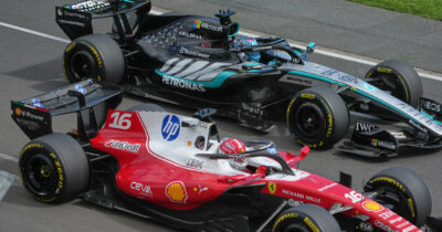 Copertina di Formula 1 o Mario Kart? Sorpassi finti e piloti costretti a rallentare per ricaricare: la FIA rischia di uccidere le corse