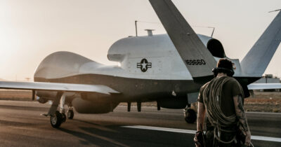 Copertina di Quali sono i droni Usa che decollano da Sigonella e a cosa servono: dalla protezione contro gli attacchi dell’Iran al supporto ai raid