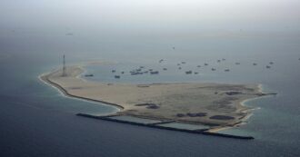 Stretto di Hormuz, la scommessa dell’armatore greco Prokopiou: invia cinque navi e una viaggia già al largo dell