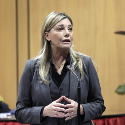 Copertina di “Col sì ci togliamo di mezzo la magistratura” (video). La frase di Bartolozzi fa insorgere le opposizioni. E Nordio la "censura": "Si scusi"