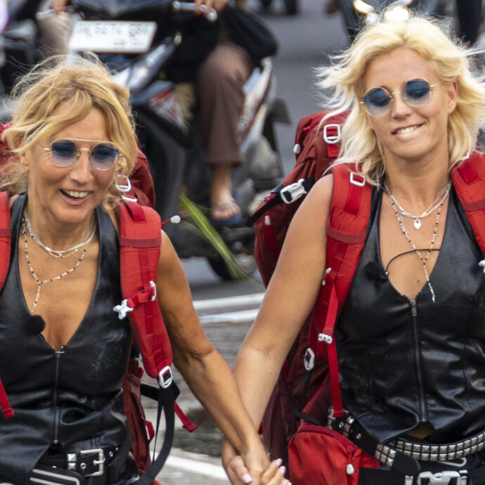 “Ho perso mio padre e mia madre in un mese, ma mi hanno mandato in dono la mia figlia elettiva, che ho portato a Pechino Express”: così Jo Squillo