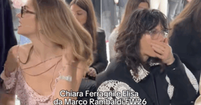 Copertina di “Il linguaggio del corpo non mente”: Elisa ignora Chiara Ferragni e le dà le spalle, la scena alla Fashion Week è virale