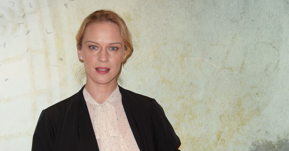 “A Babbo Natale chiesi di farmi risvegliare maschio, così papà mi avrebbe accettato. Non avevo un bel rapporto con lui”: così Antonia Liskova