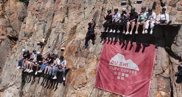 Se non soffrite di vertigini e siete molto allenati potete bere il caffè più insolito del mondo: ecco dove