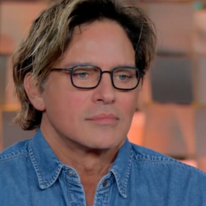 “In un anno e mezzo ho subìto più di 12 interventi con anestesia totale. Tutto è cominciato con un laser per alleggerire le occhiaie che è andato molto male”: così Gabriel Garko