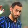 Copertina di L’Inter perde ancora pezzi: altro infortunio per Calhanoglu. Le sue condizioni e quando torna